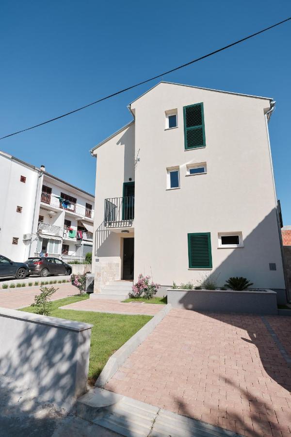 Apartments Mila Sveti Filip i Jakov Kültér fotó