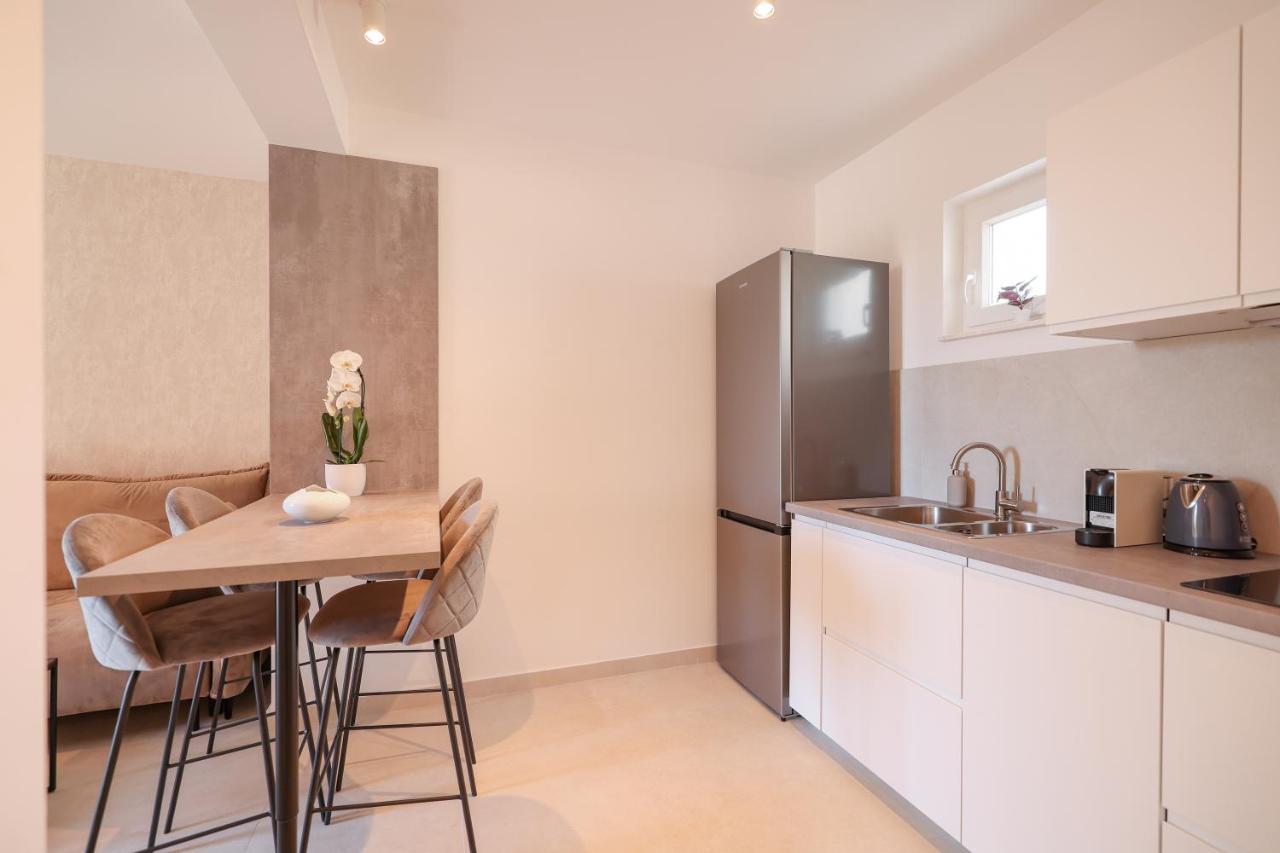 Apartments Mila Sveti Filip i Jakov Kültér fotó